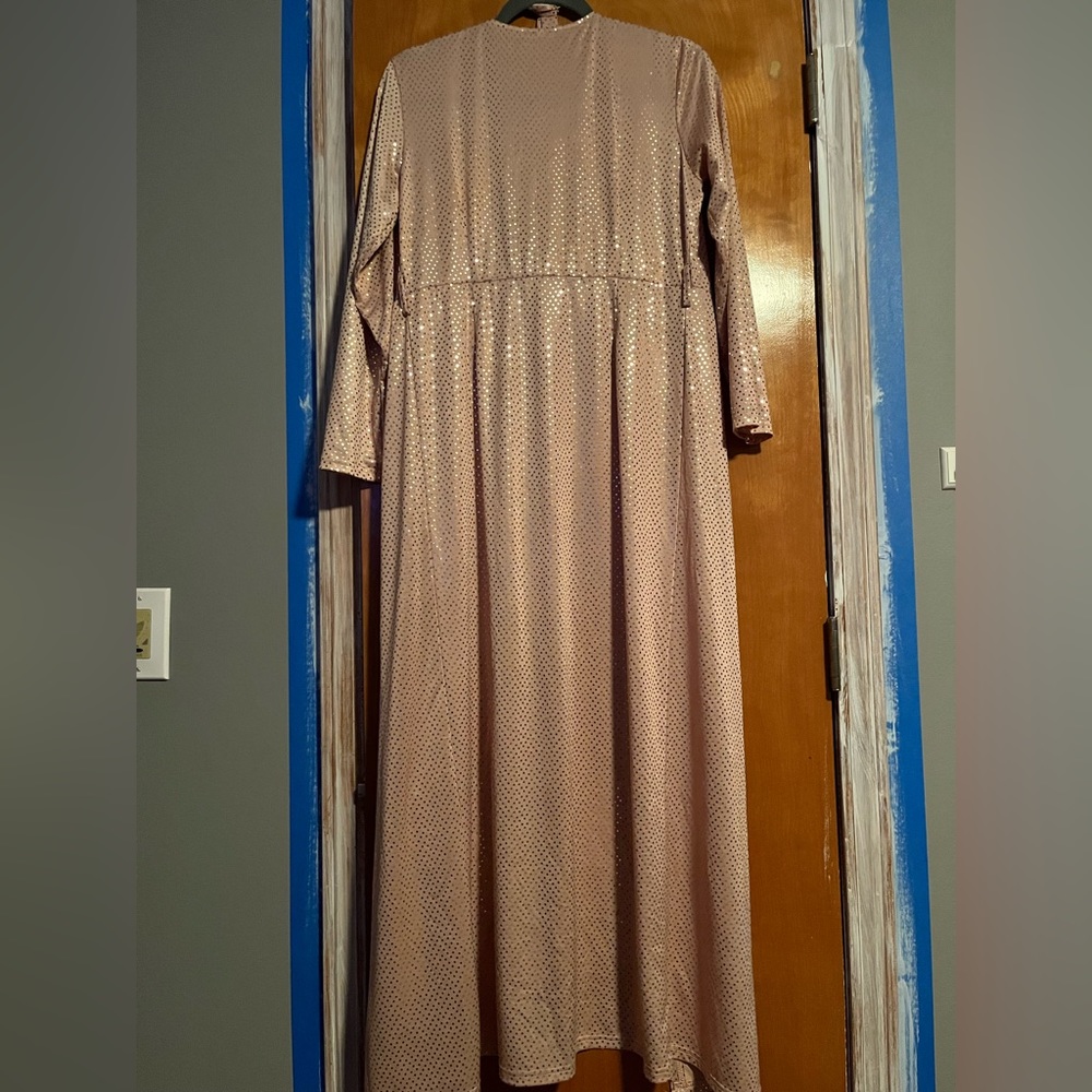 robe? - Picture 2 of 4